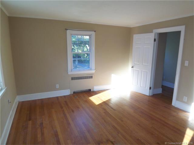31 Chamberlain St, New Britain, CT 06052