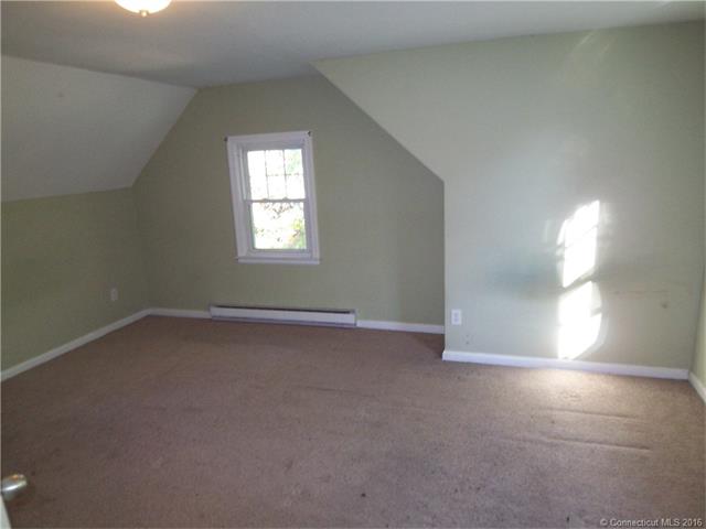 31 Chamberlain St, New Britain, CT 06052