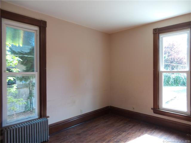 52 Vine St, New Britain, CT 06052