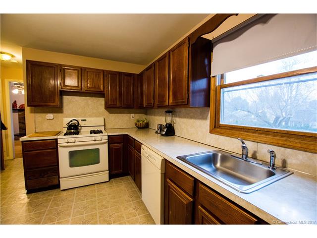 47 Oneida St, New Britain, CT 06053