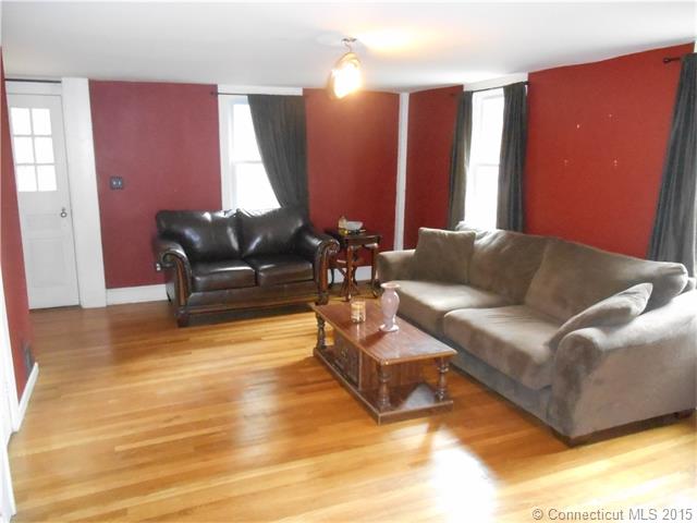 61 Reservoir Rd, New Hartford, CT 06057