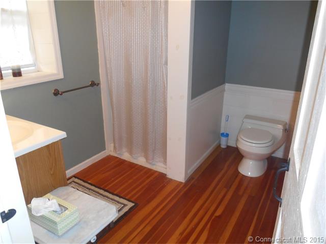 61 Reservoir Rd, New Hartford, CT 06057