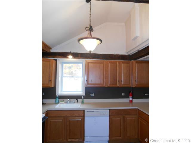 61 Reservoir Rd, New Hartford, CT 06057