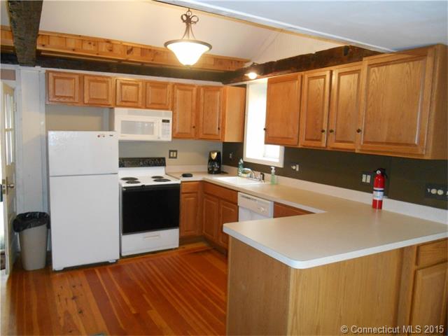61 Reservoir Rd, New Hartford, CT 06057