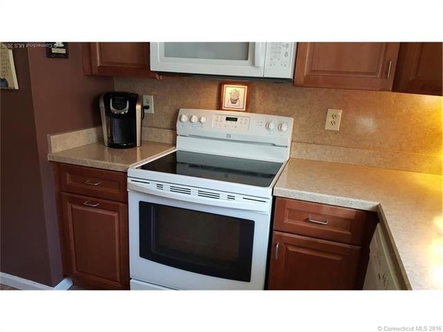 190 Tomlinson Ave, Plainville, CT 06062