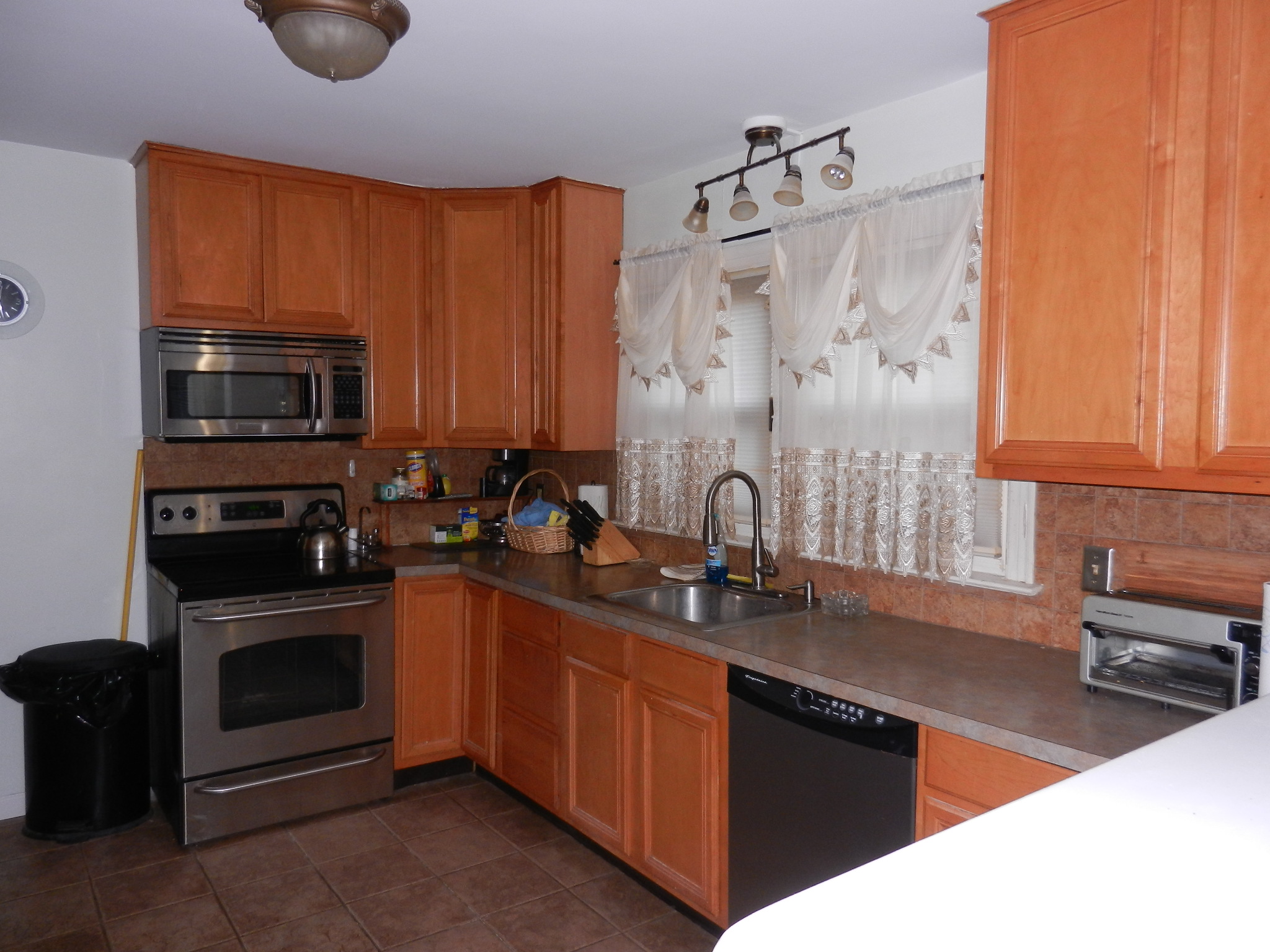 186 Broad St, Plainville, CT 06062