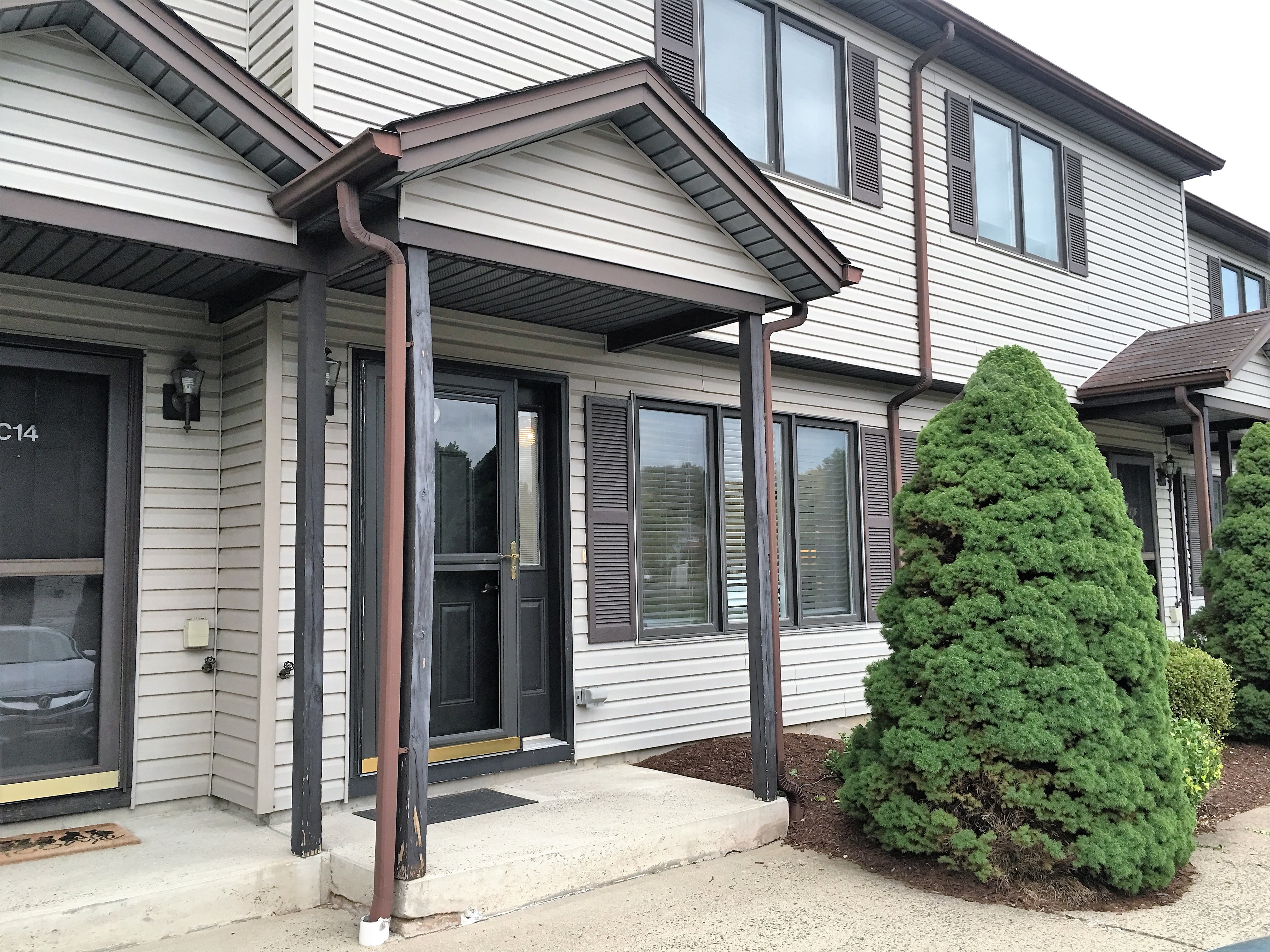20 Julie Road, Plainville, CT 06062