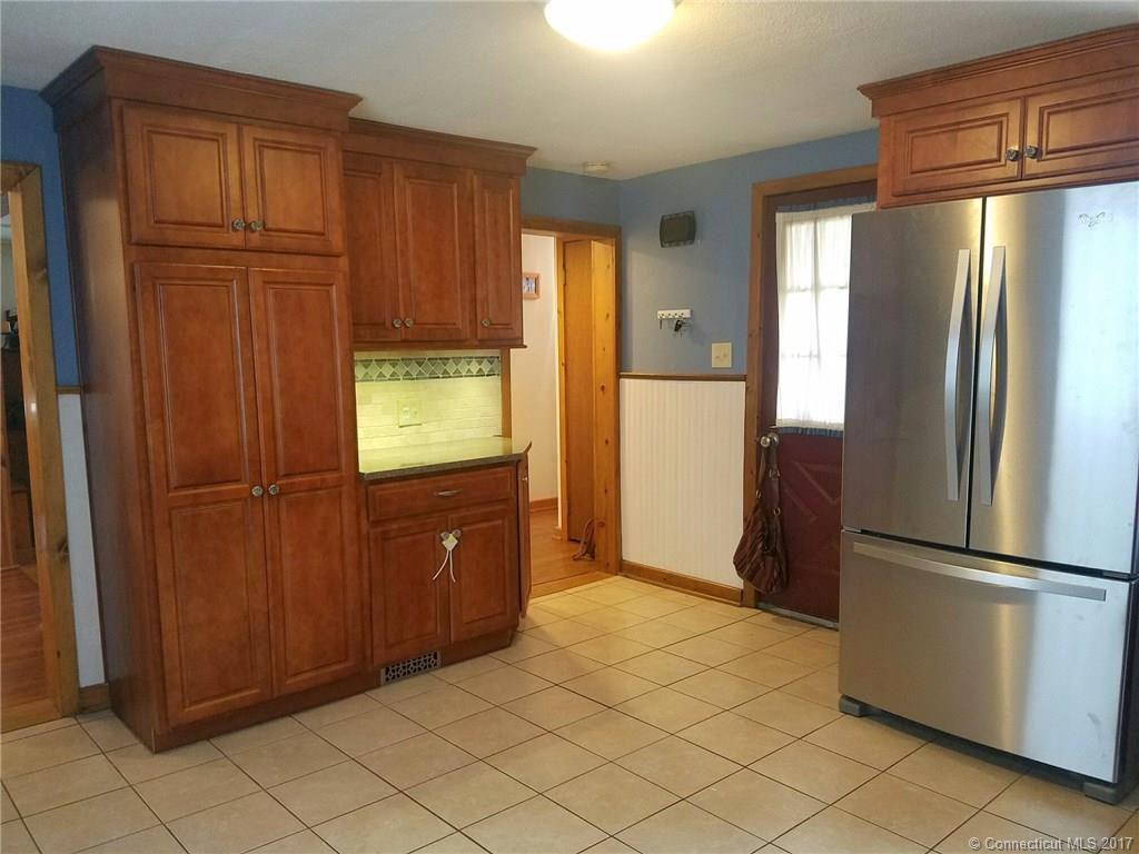 15 Bicycle St, Plainville, CT 06062