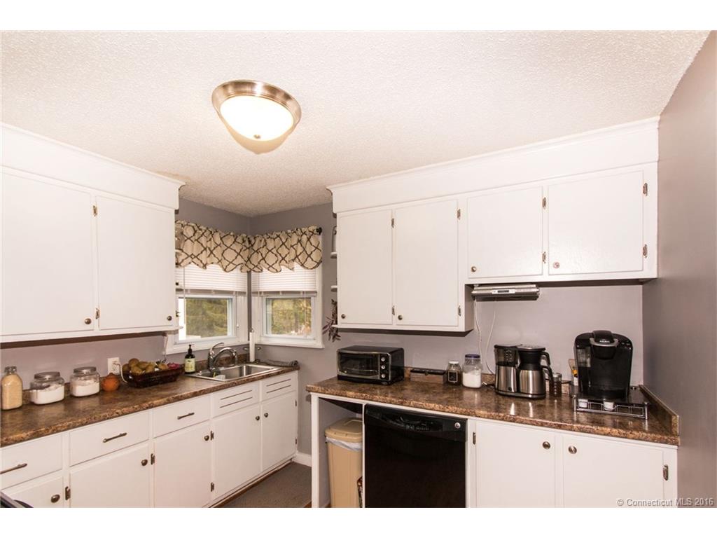 17 Progress Ave, Vernon Rockville, CT 06066