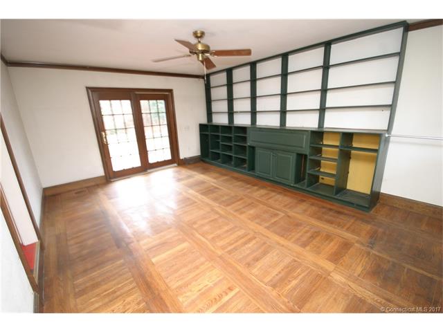 81 Seneca Dr, Vernon, CT 06066