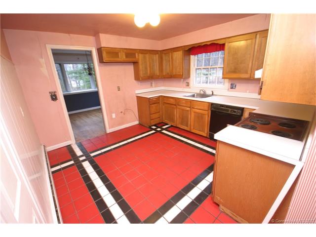81 Seneca Dr, Vernon, CT 06066