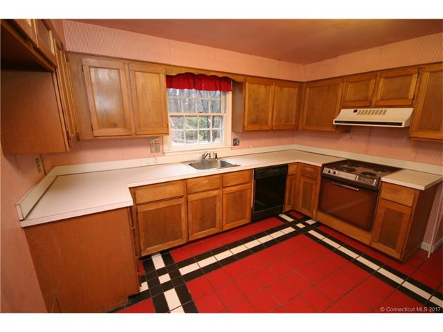 81 Seneca Dr, Vernon, CT 06066