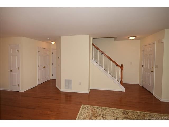 49Elizabeth Ln, Vernon, CT 06066