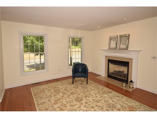 49Elizabeth Ln, Vernon, CT 06066