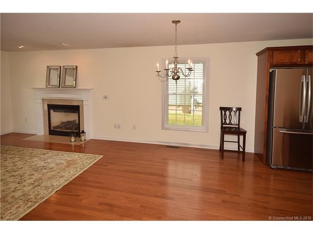49Elizabeth Ln, Vernon, CT 06066