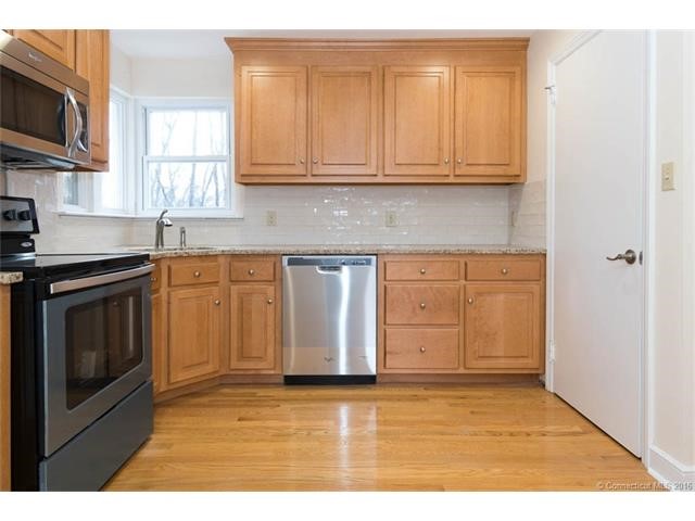 68Parsonage St, Rocky Hill, CT 06067