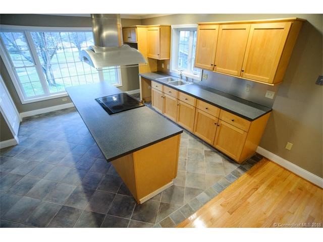 21Mountain View Dr, Rocky Hill, CT 06067