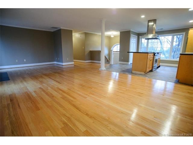21Mountain View Dr, Rocky Hill, CT 06067
