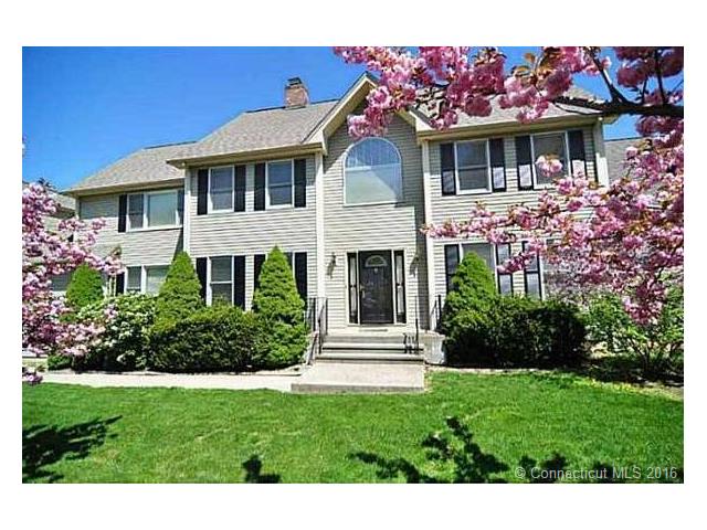2 Knoll Ln, Rocky Hill, CT 06067