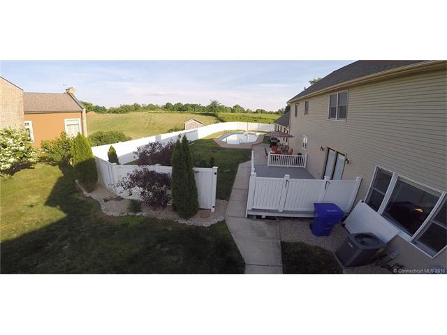 2 Knoll Ln, Rocky Hill, CT 06067