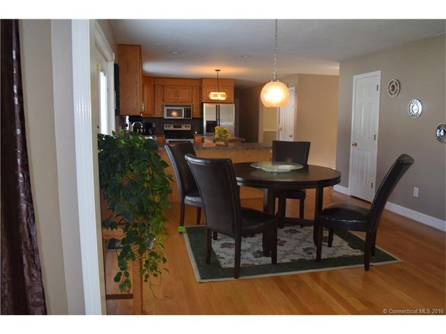 2 Knoll Ln, Rocky Hill, CT 06067
