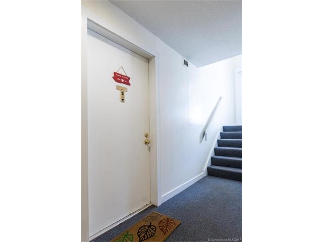 19Brookwood Dr #B, Rocky Hill, CT 06067