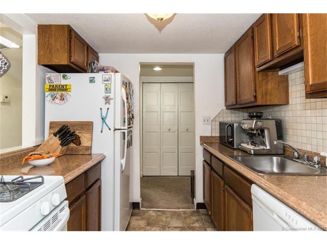 19Brookwood Dr #B, Rocky Hill, CT 06067
