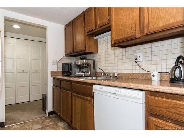 19Brookwood Dr #B, Rocky Hill, CT 06067