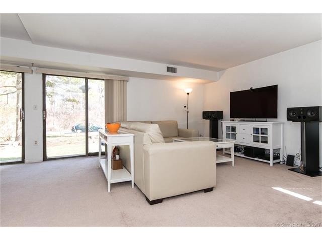 19Brookwood Dr #B, Rocky Hill, CT 06067