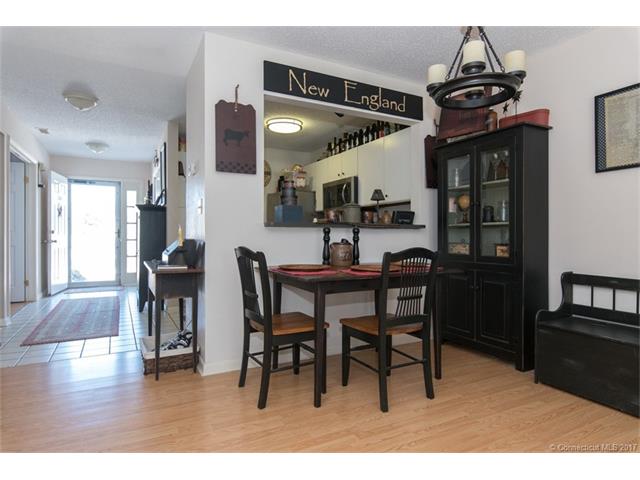 301Country Club Ct #301, Rocky Hill, CT 06067