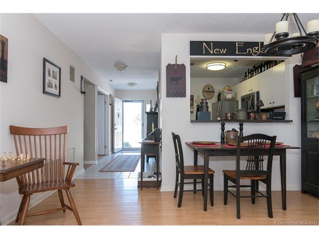 301Country Club Ct #301, Rocky Hill, CT 06067