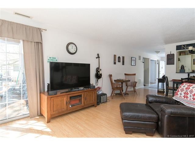 301Country Club Ct #301, Rocky Hill, CT 06067