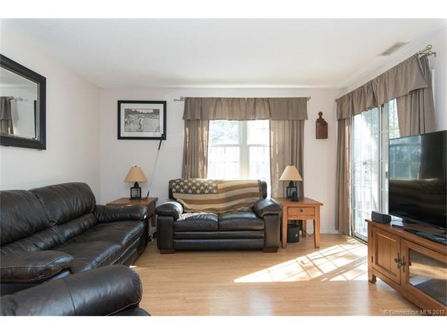301Country Club Ct #301, Rocky Hill, CT 06067