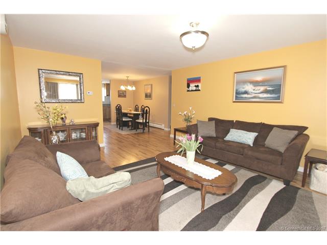 7 Carillon Dr, Rocky Hill, CT 06067