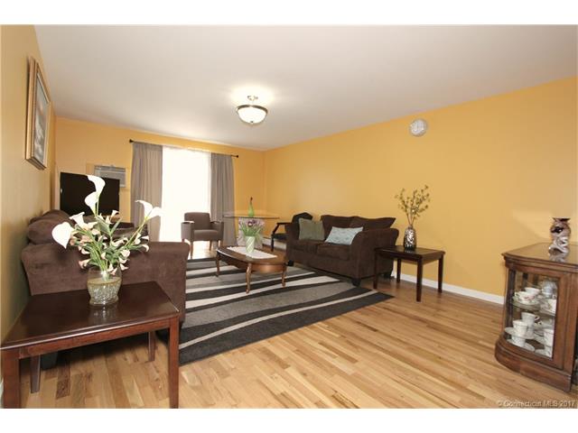 7 Carillon Dr, Rocky Hill, CT 06067