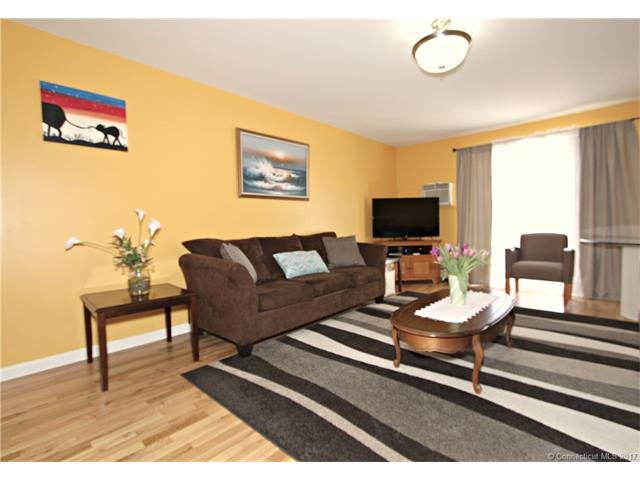 7 Carillon Dr, Rocky Hill, CT 06067
