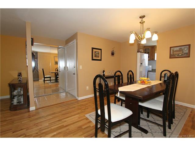 7 Carillon Dr, Rocky Hill, CT 06067