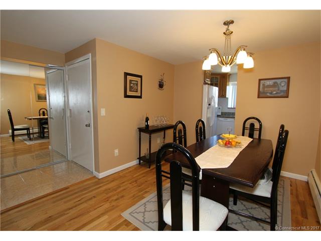 7 Carillon Dr, Rocky Hill, CT 06067