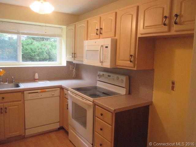 10Massaco St #L, Simsbury, CT 06070
