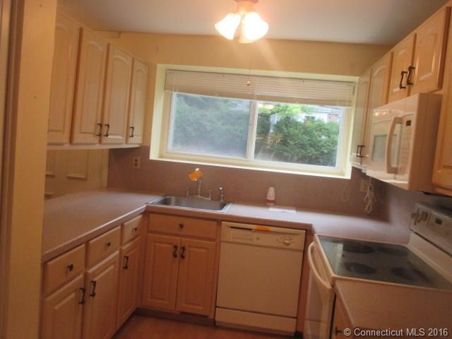 10Massaco St #L, Simsbury, CT 06070