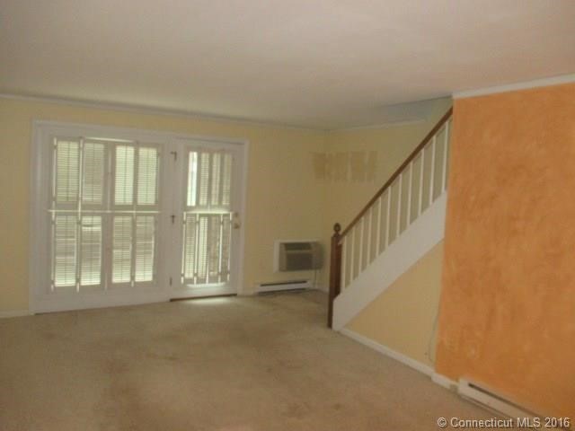 10Massaco St #L, Simsbury, CT 06070