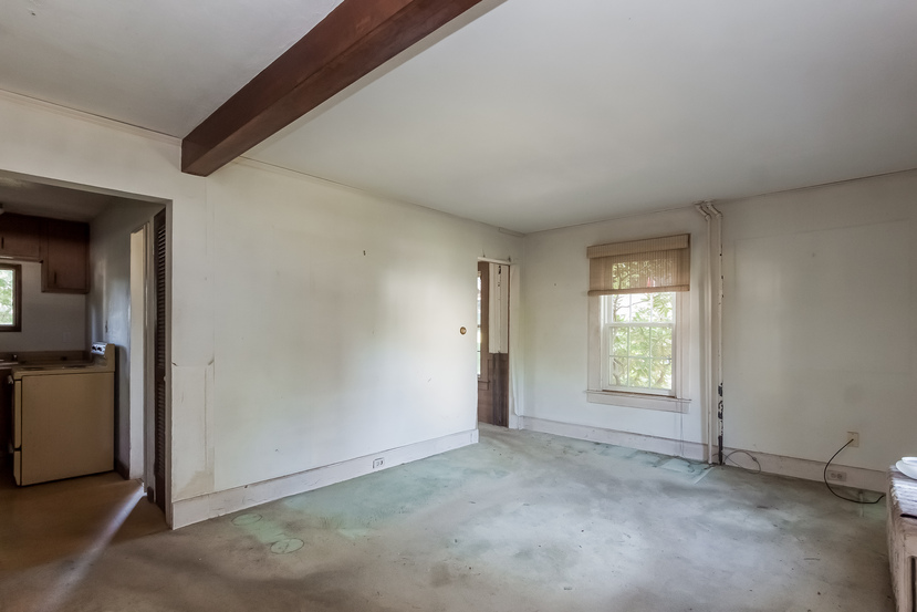 6 Woods Ln, Simsbury, CT 06070