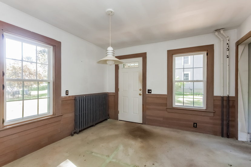 6 Woods Ln, Simsbury, CT 06070
