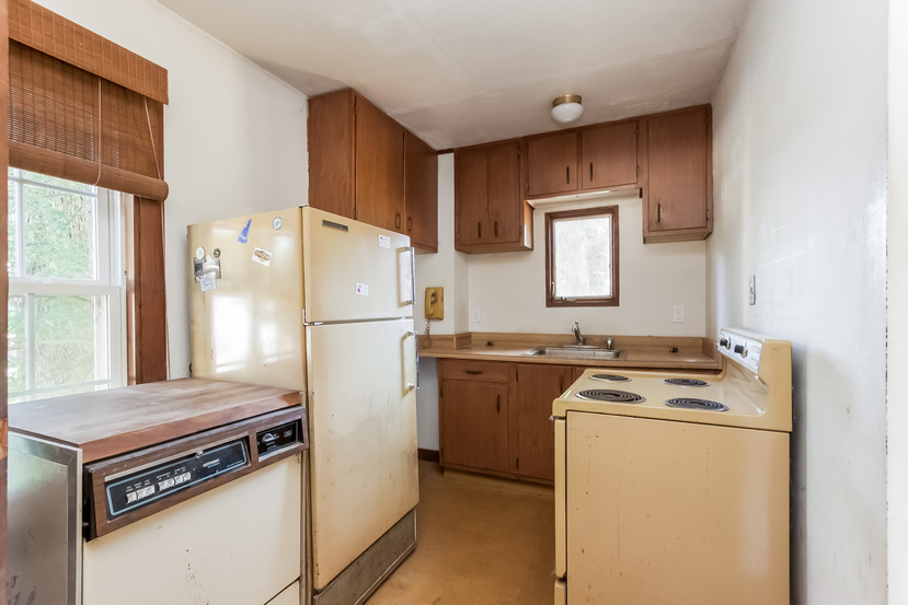 6 Woods Ln, Simsbury, CT 06070