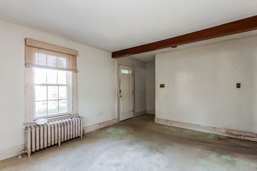 6 Woods Ln, Simsbury, CT 06070