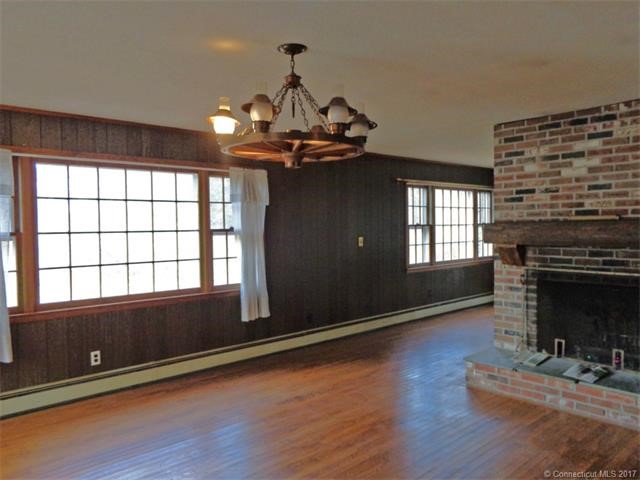 13Deepwood Rd, Simsbury, CT 06070