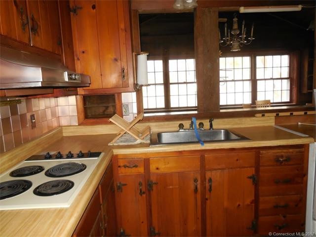 13Deepwood Rd, Simsbury, CT 06070