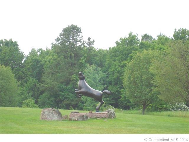 1Cobtail Way, Simsbury, CT 06070