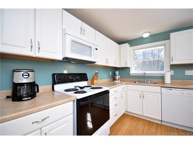 24Hazelmeadow Place #24, Simsbury, CT 06070