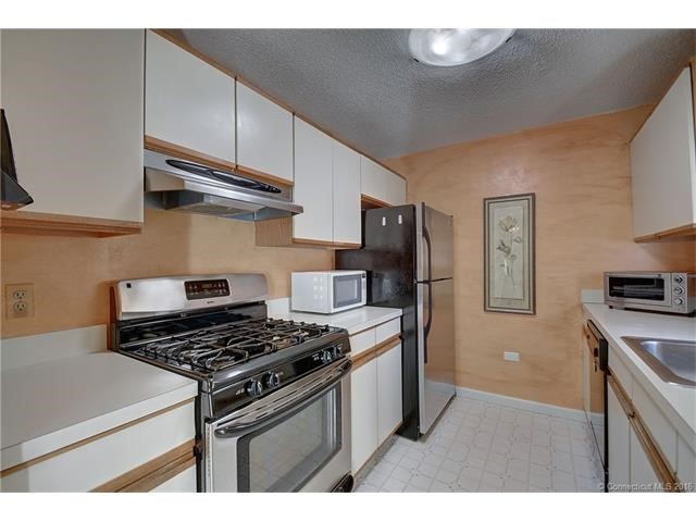 7Southgate Dr #7, Glastonbury, CT 06073